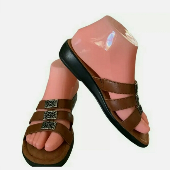 Minnetonka Women's size 7 leather sandal - Picture 1 of 8